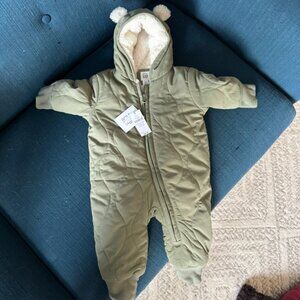 Baby Gap sherpa-lined bunting suit for babies with - NWT - size 0-3M